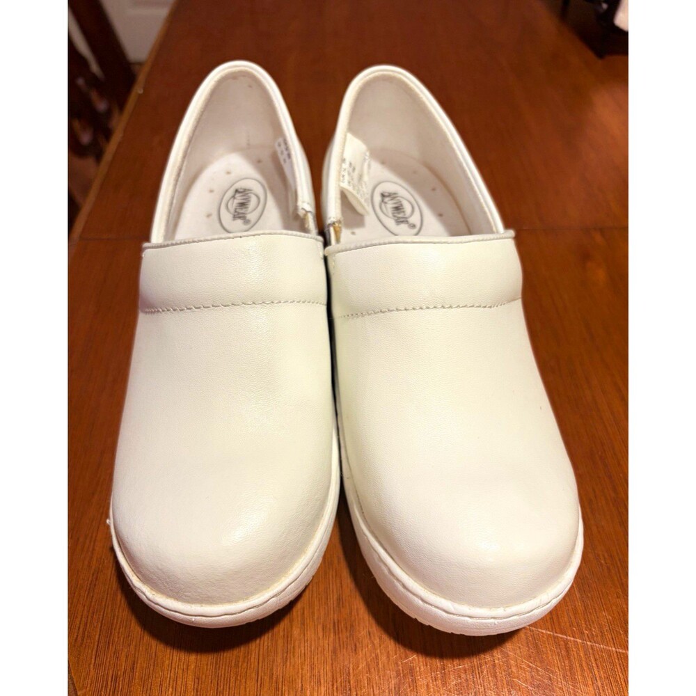 Anywear Myla White Leather Slip-On Work Clogs Women’s 6 M Medium